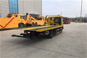 苍山非事故拖车